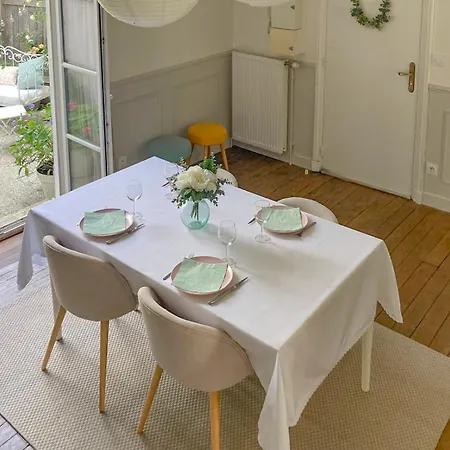 Le Jardin Des Delices Charming House In