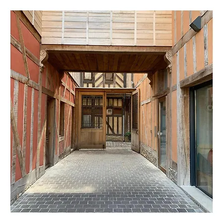 Le Jardin Des Delices Charming House In Διαμέρισμα