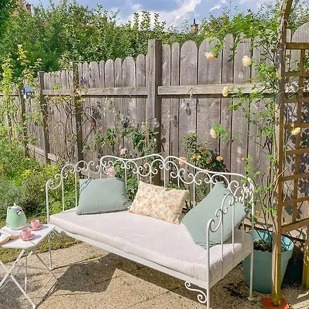 Apartment Le Jardin Des Delices Charming House In *